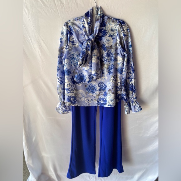 Dani Blue Floral Trumpet Sleeve Pant Set - Picture 12 of 12